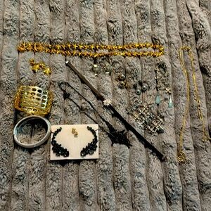 Costume jewelry lot
